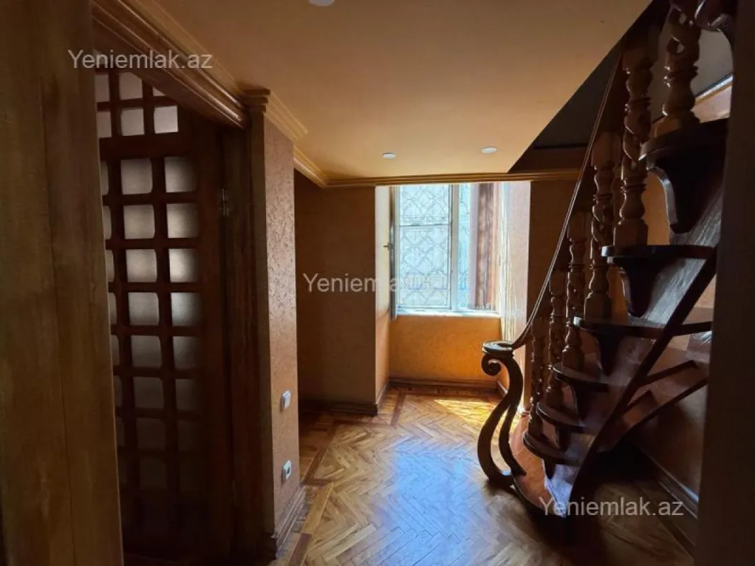 Satılır 4 otaqlı köhnə tikili 125 m²