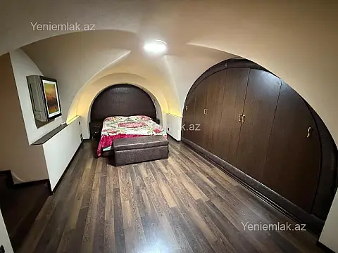 Satılır 4 otaqlı köhnə tikili 125 m²