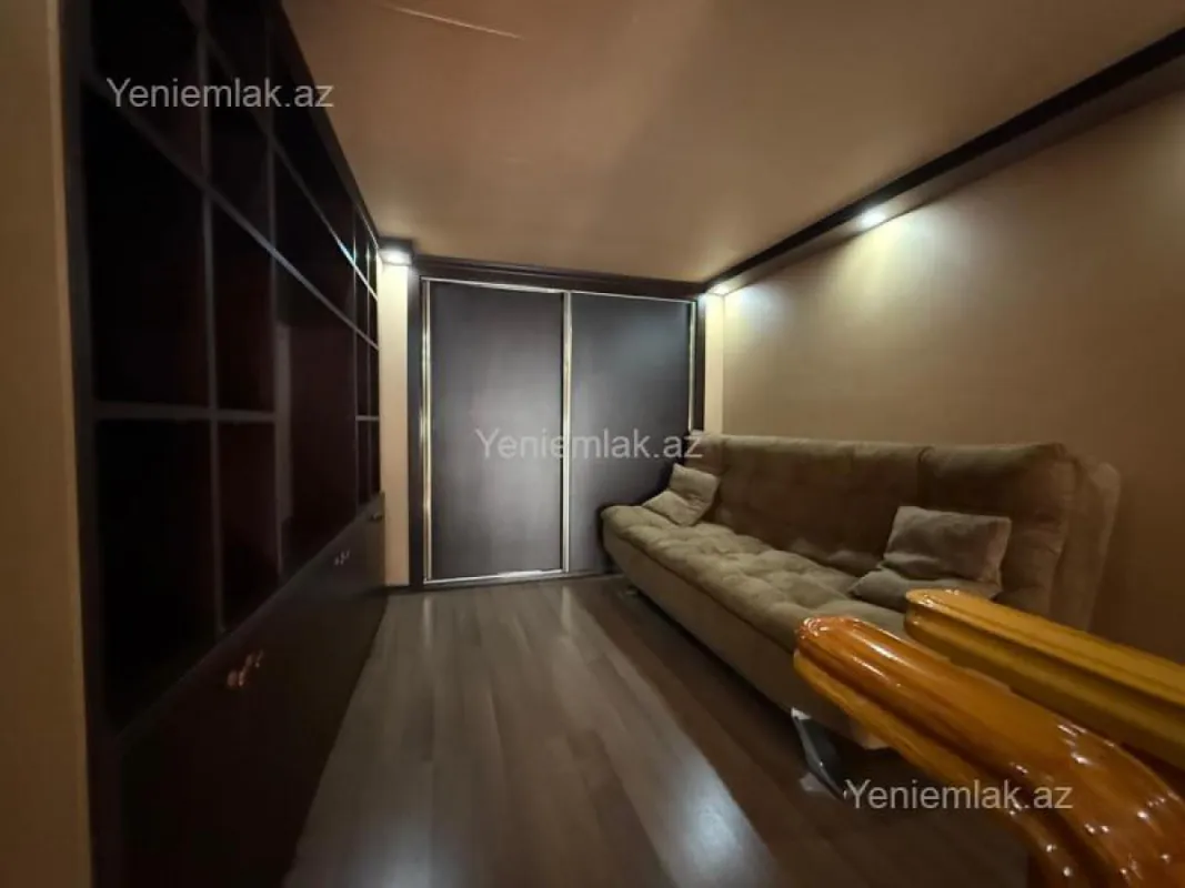 Satılır 4 otaqlı köhnə tikili 125 m²