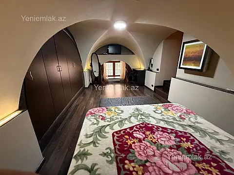 Satılır 4 otaqlı köhnə tikili 125 m²