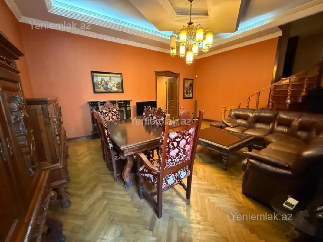 Satılır 4 otaqlı köhnə tikili 125 m²