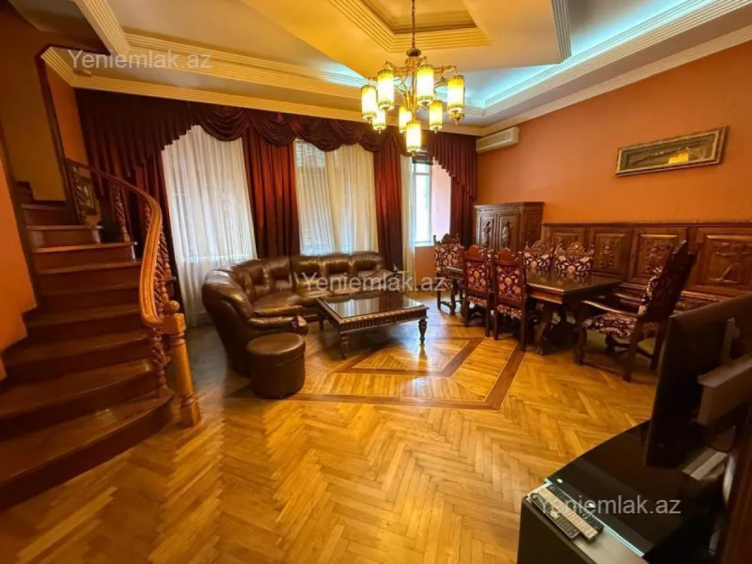 Satılır 4 otaqlı köhnə tikili 125 m²