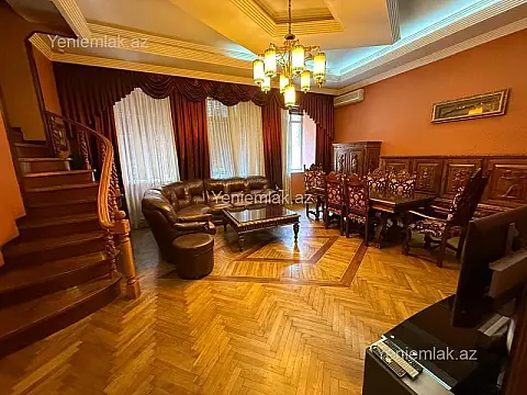 Satılır 4 otaqlı köhnə tikili 125 m²