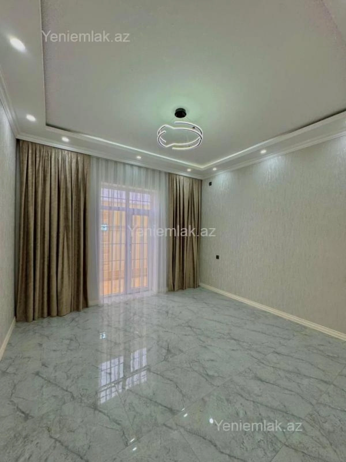 Satılır 5 otaqlı həyət evi 300 m²