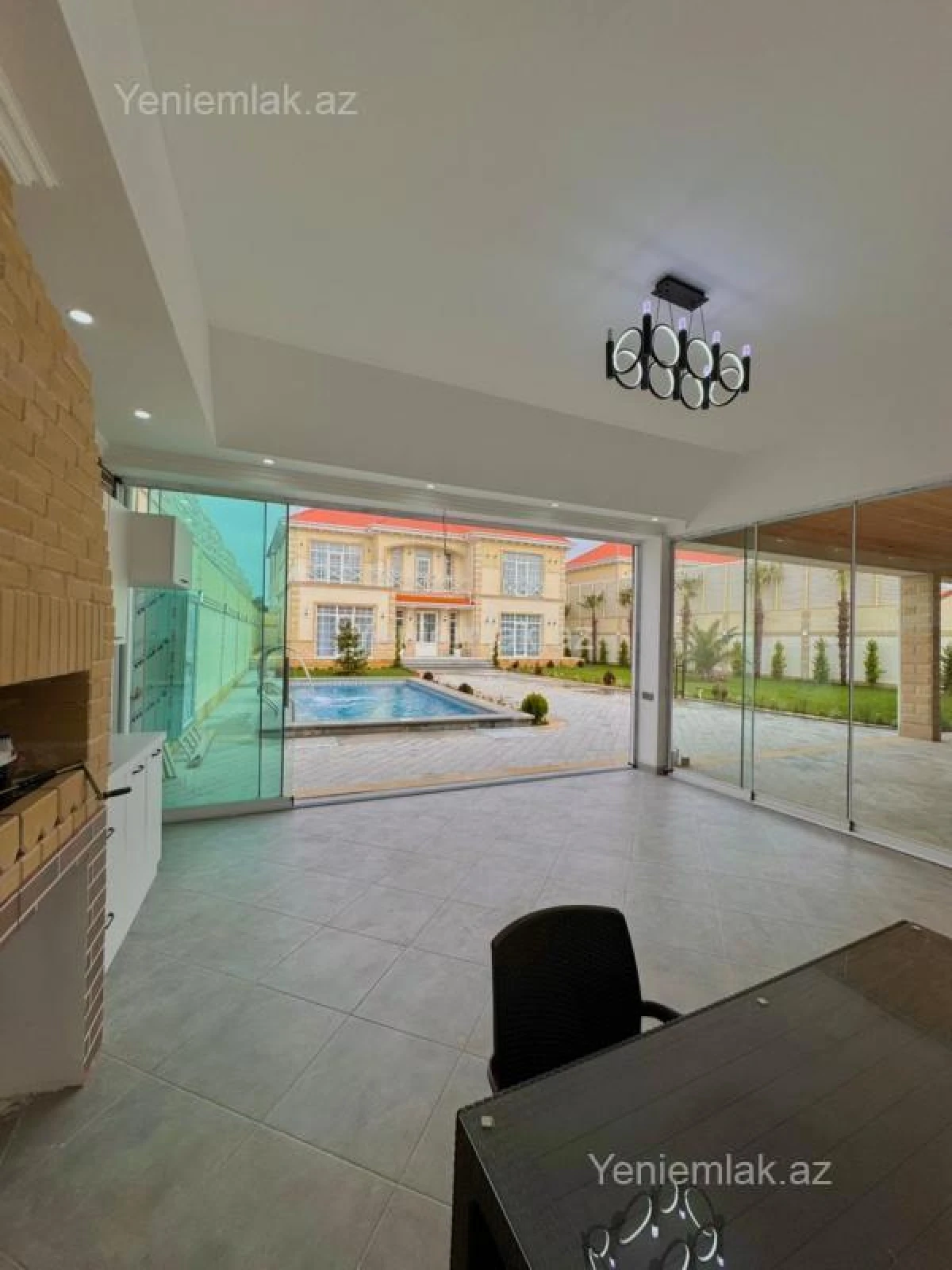 Satılır 5 otaqlı həyət evi 300 m²