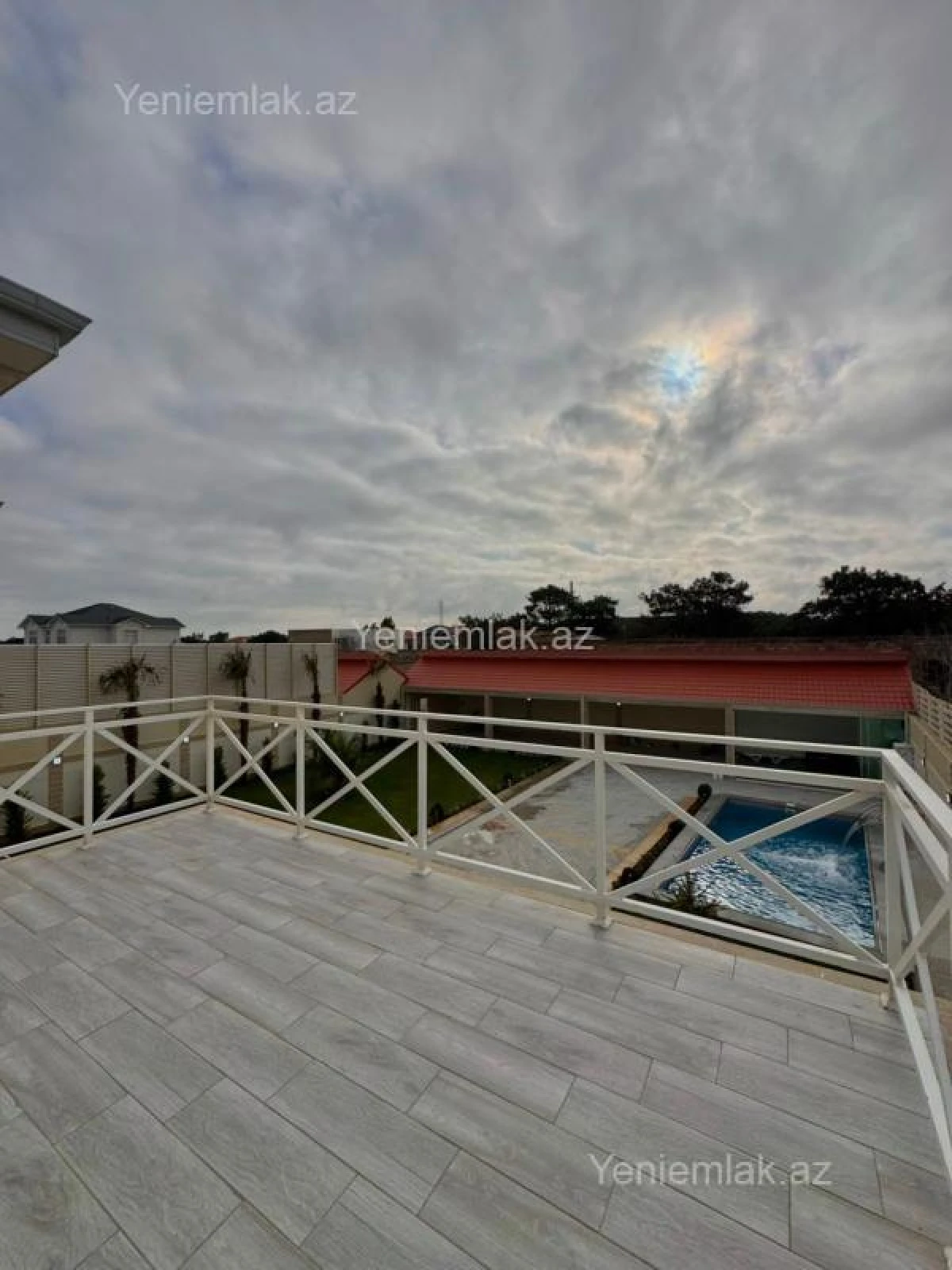 Satılır 5 otaqlı həyət evi 300 m²