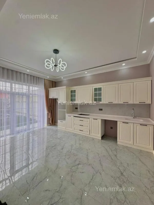 Satılır 5 otaqlı həyət evi 300 m²