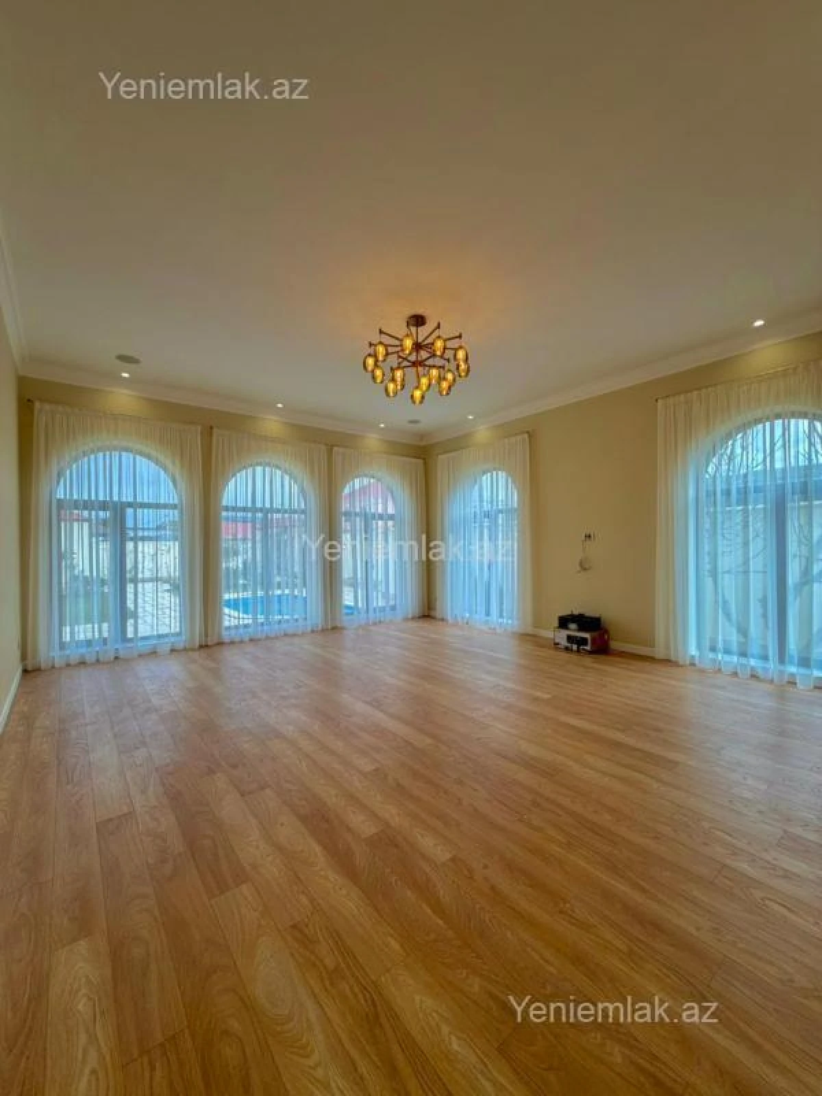 Satılır 6 otaqlı həyət evi 400 m²