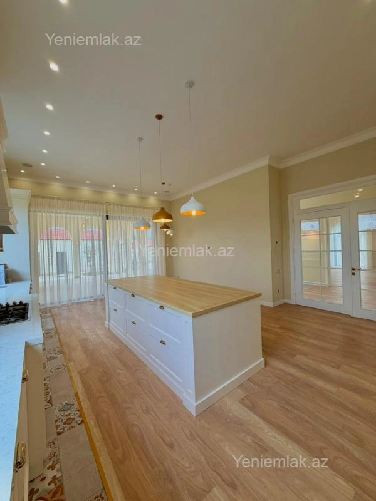 Satılır 6 otaqlı həyət evi 400 m²