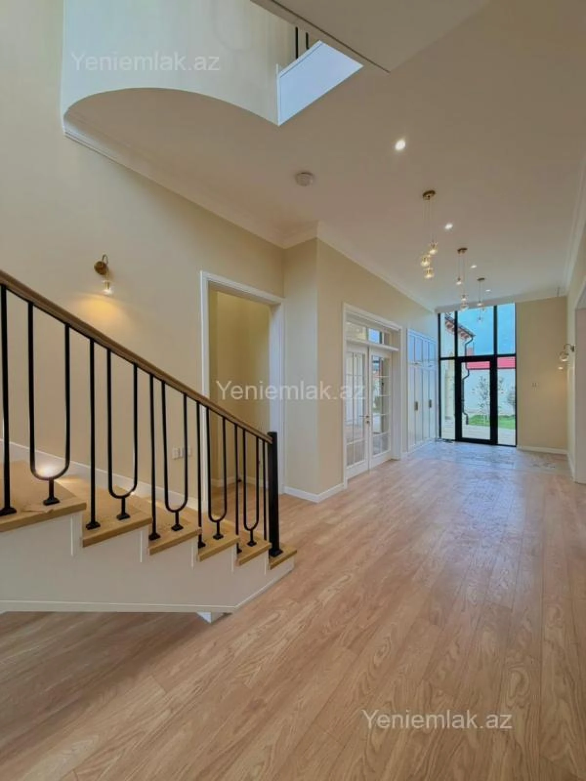 Satılır 6 otaqlı həyət evi 400 m²