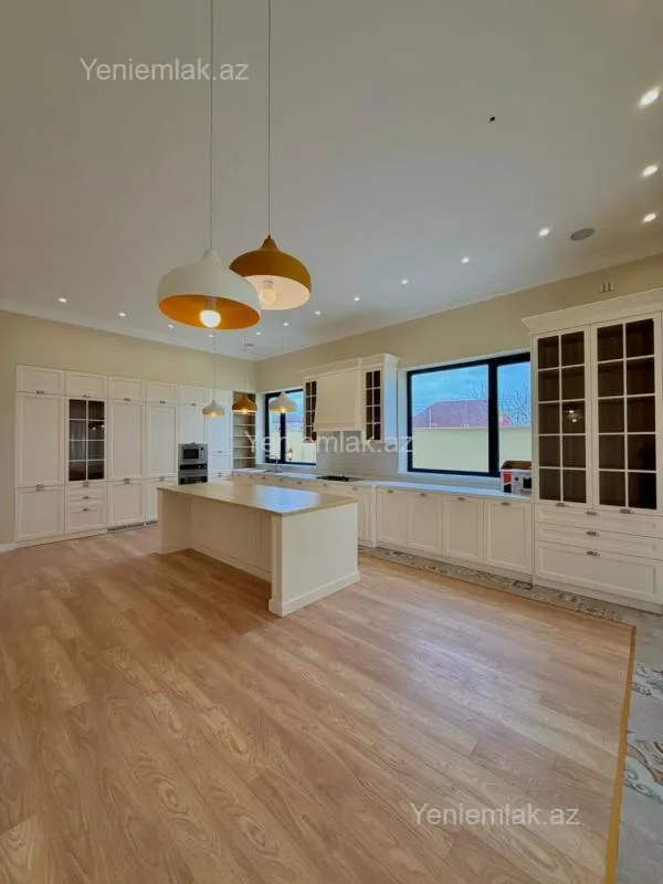 Satılır 6 otaqlı həyət evi 400 m²