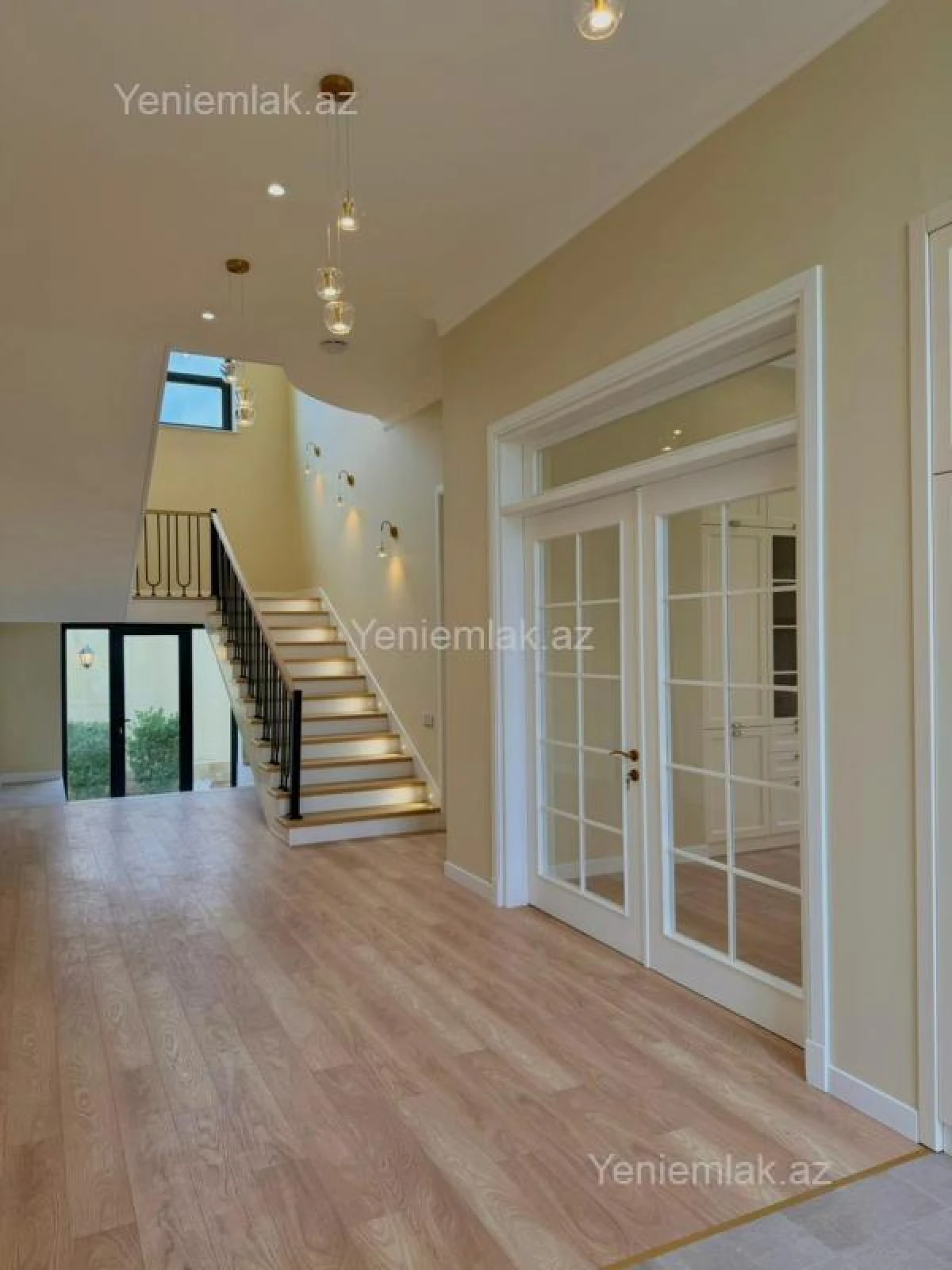 Satılır 6 otaqlı həyət evi 400 m²