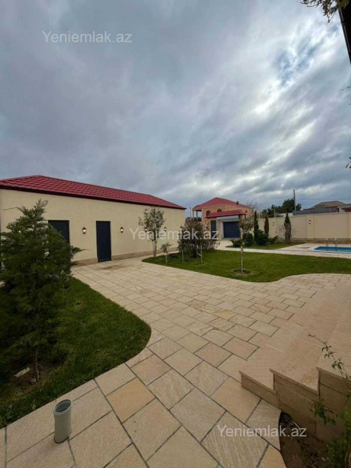 Satılır 6 otaqlı həyət evi 400 m²