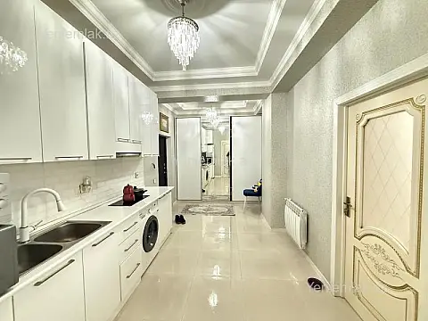 Satılır 2 otaqlı yeni tikili 70 m²
