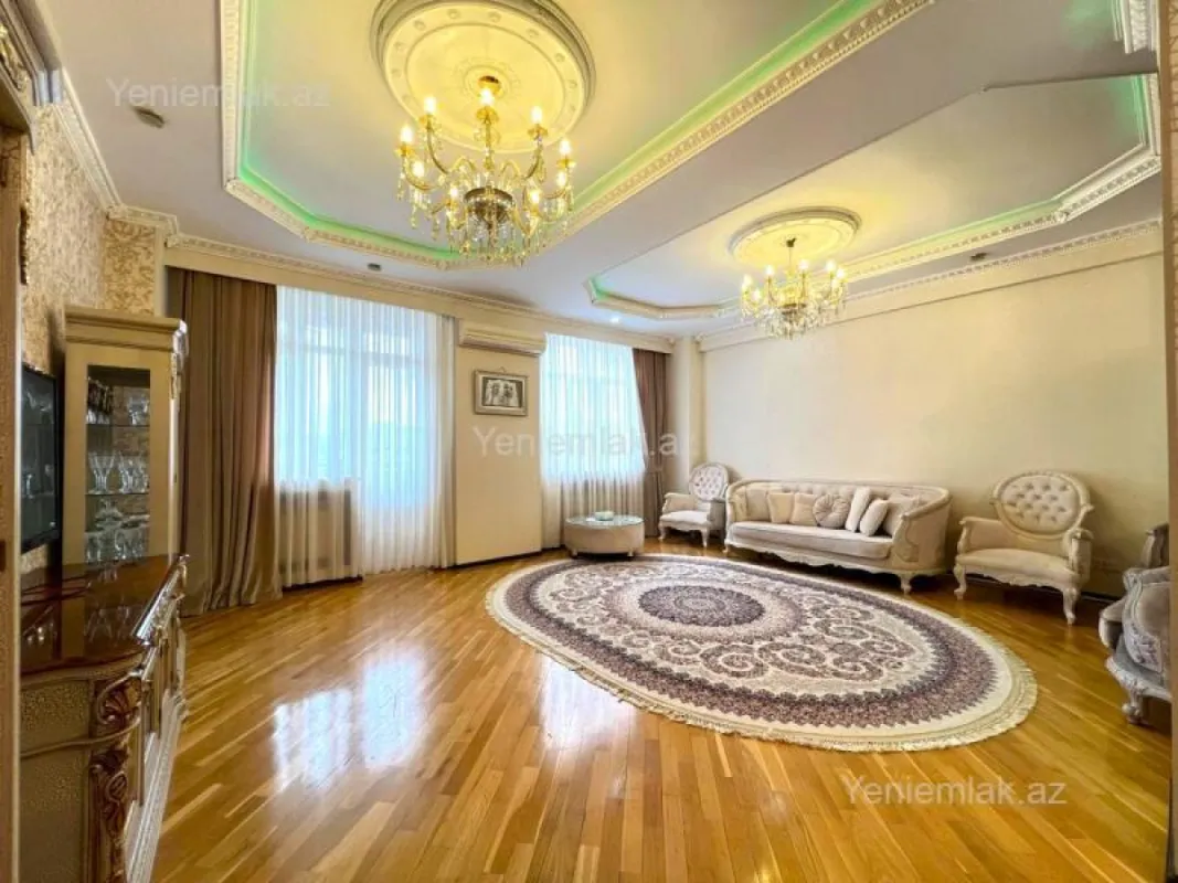 Satılır 3 otaqlı yeni tikili 180 m²