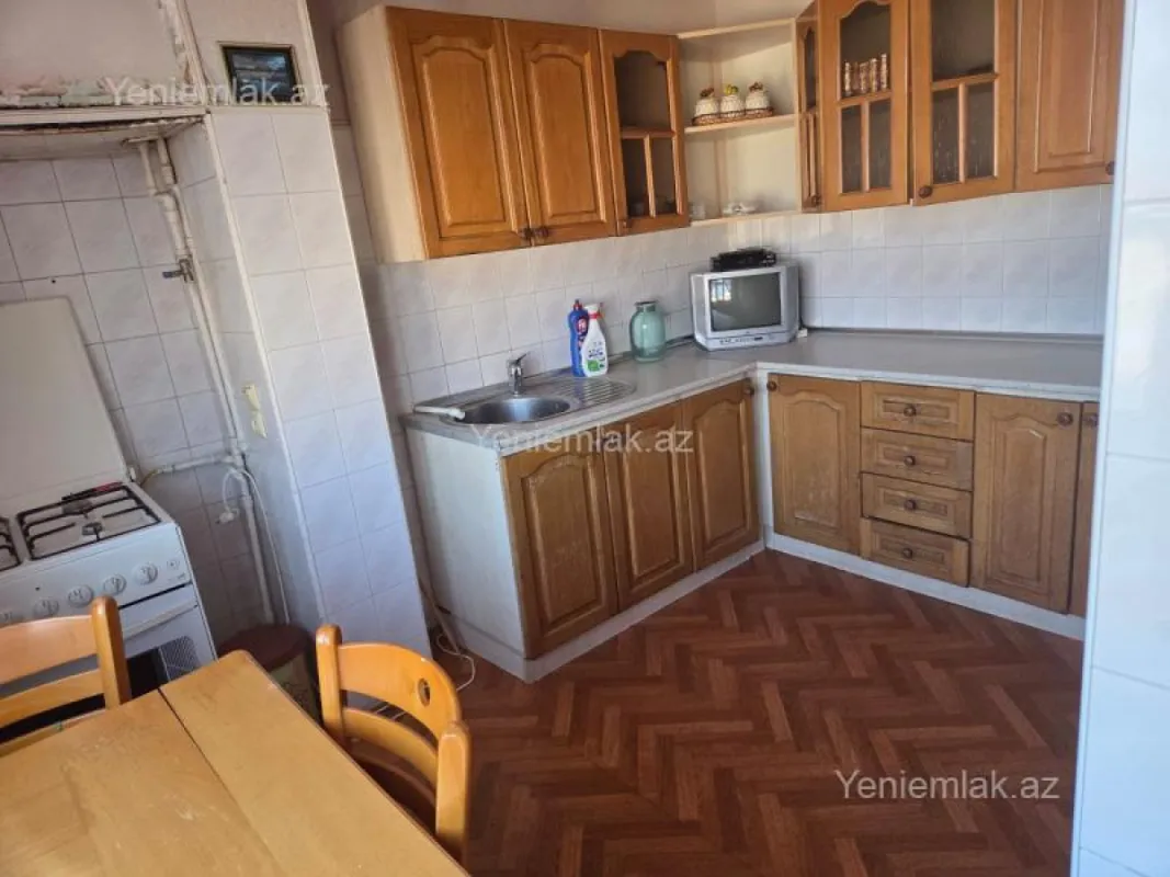 Satılır 4 otaqlı köhnə tikili 110 m²