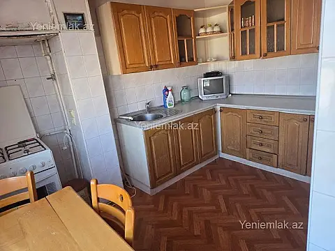 Satılır 4 otaqlı köhnə tikili 110 m²