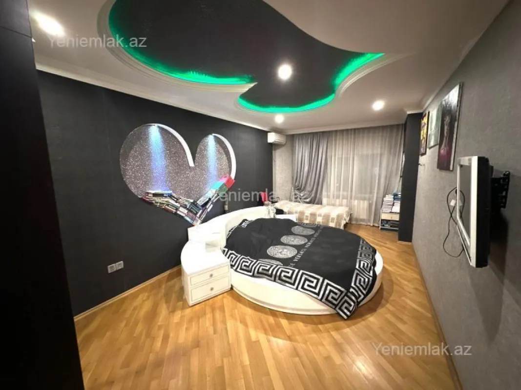 Satılır 3 otaqlı yeni tikili 110 m²