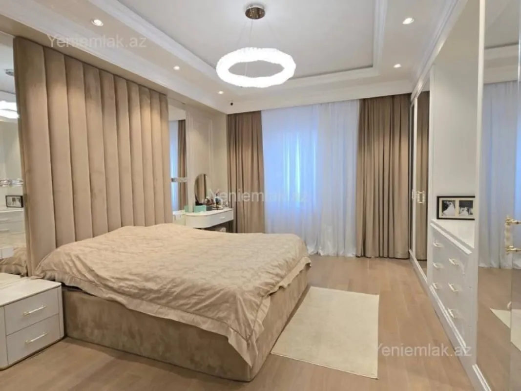 Satılır 4 otaqlı yeni tikili 180 m²