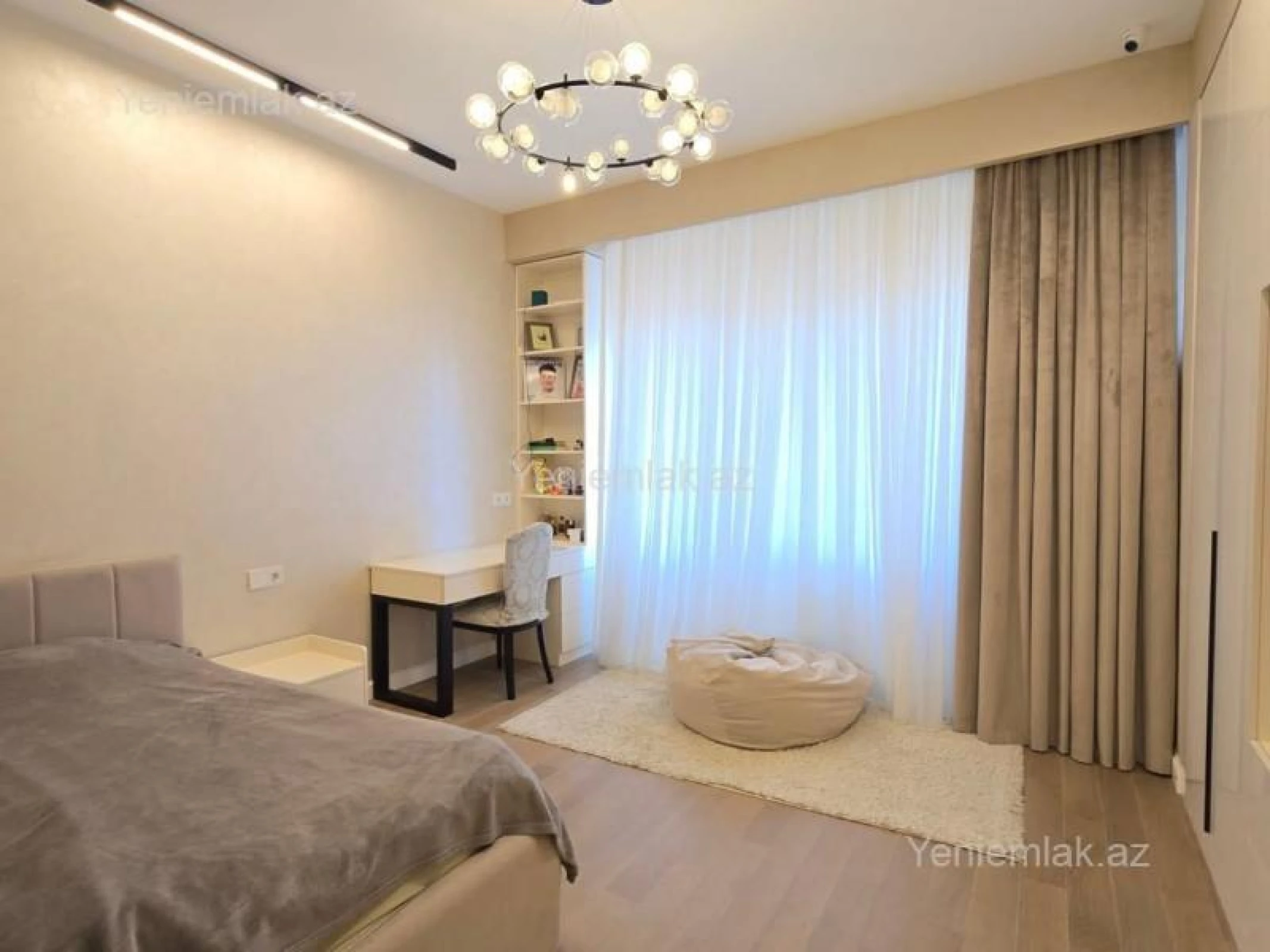 Satılır 4 otaqlı yeni tikili 180 m²