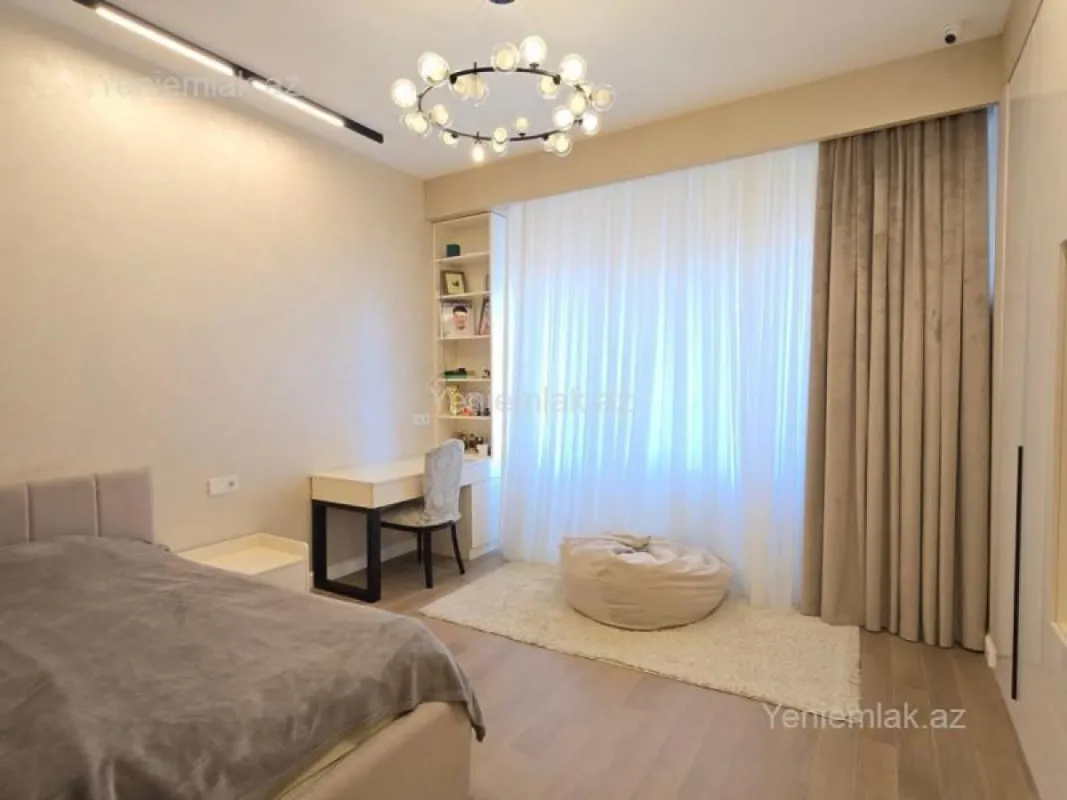 Satılır 4 otaqlı yeni tikili 180 m²