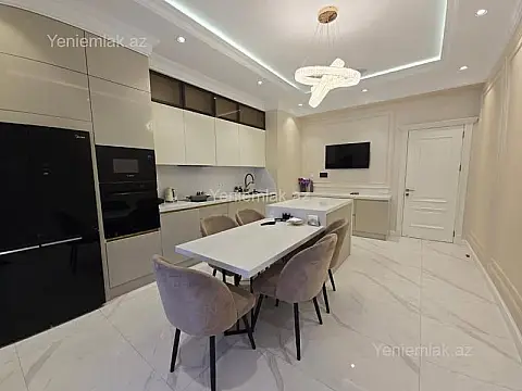 Satılır 4 otaqlı yeni tikili 180 m²