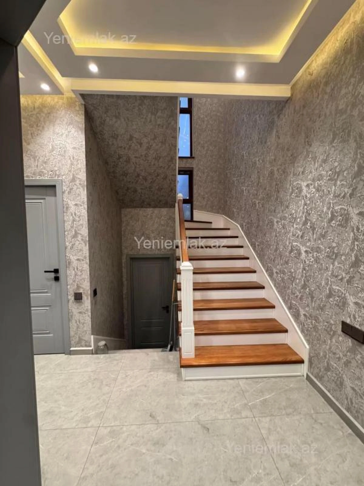 Satılır 5 otaqlı həyət evi 210 m²