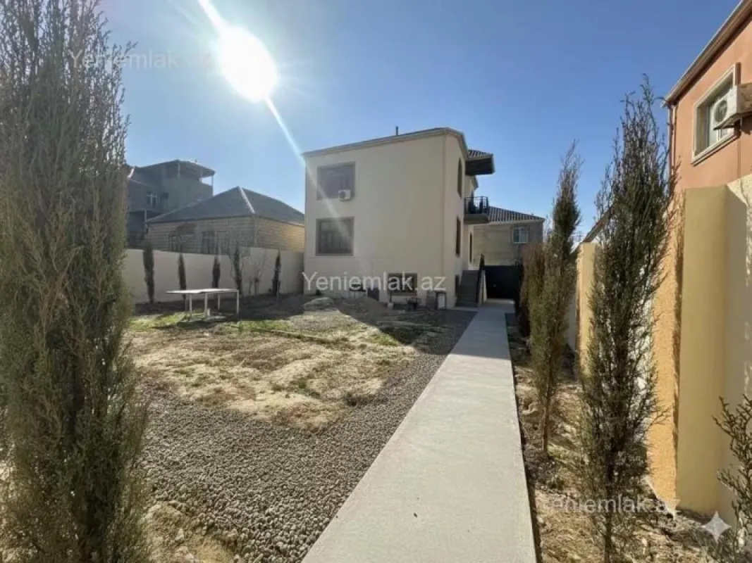 Satılır 5 otaqlı həyət evi 210 m²