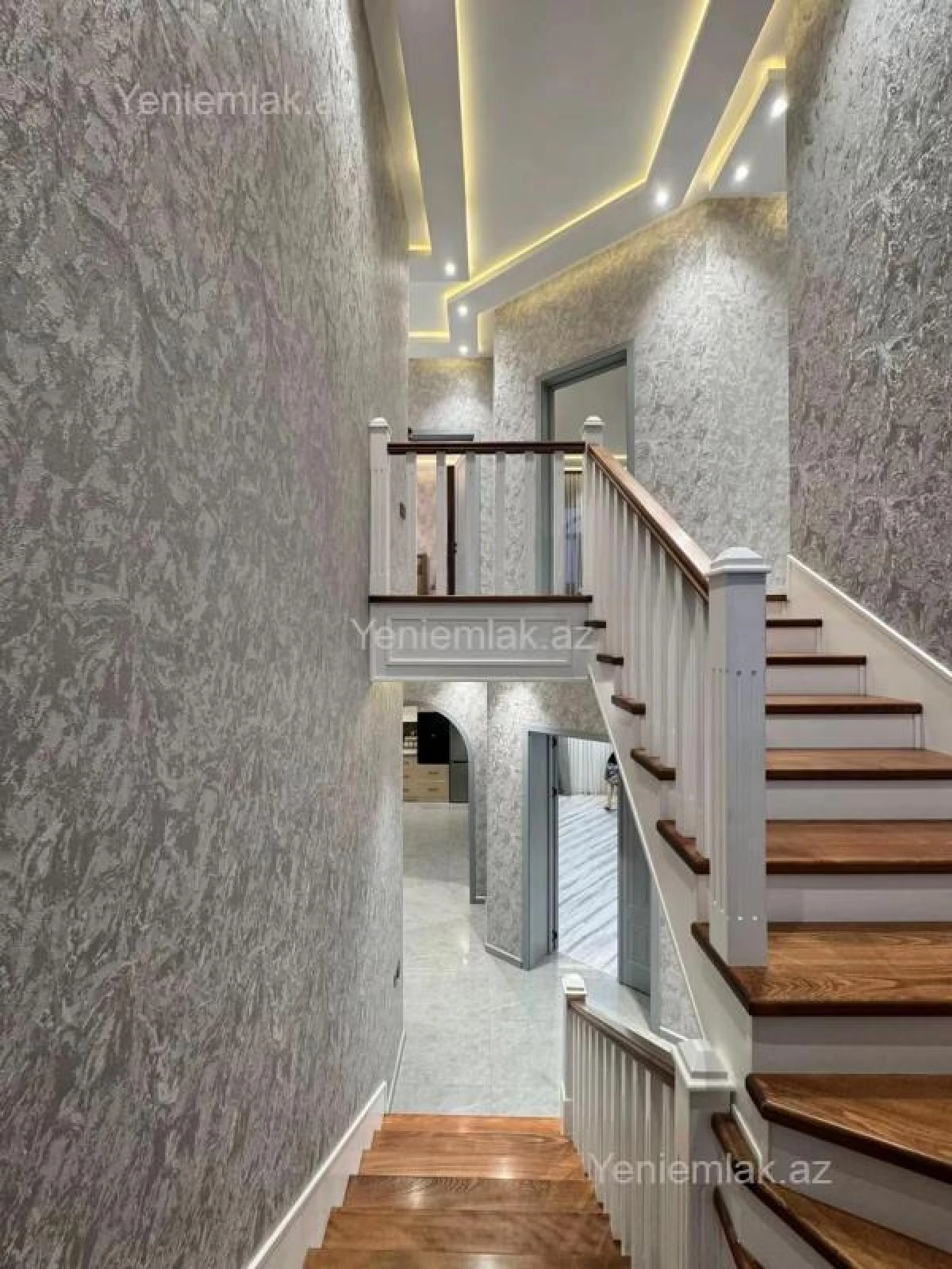 Satılır 5 otaqlı həyət evi 210 m²