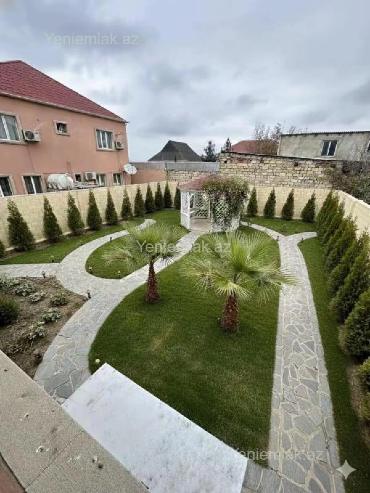 Satılır 5 otaqlı həyət evi 210 m²