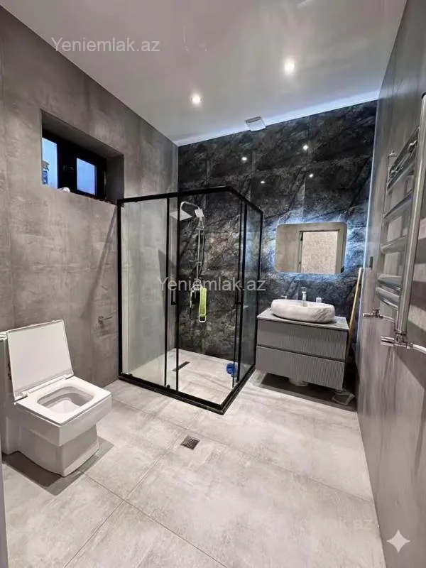 Satılır 5 otaqlı həyət evi 210 m²