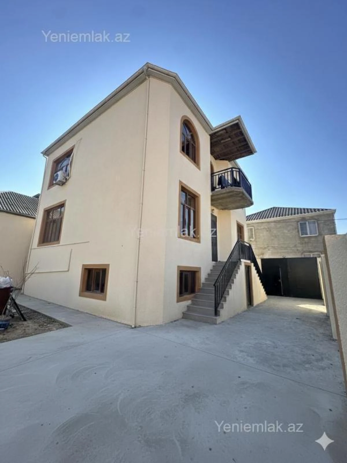 Satılır 5 otaqlı həyət evi 210 m²