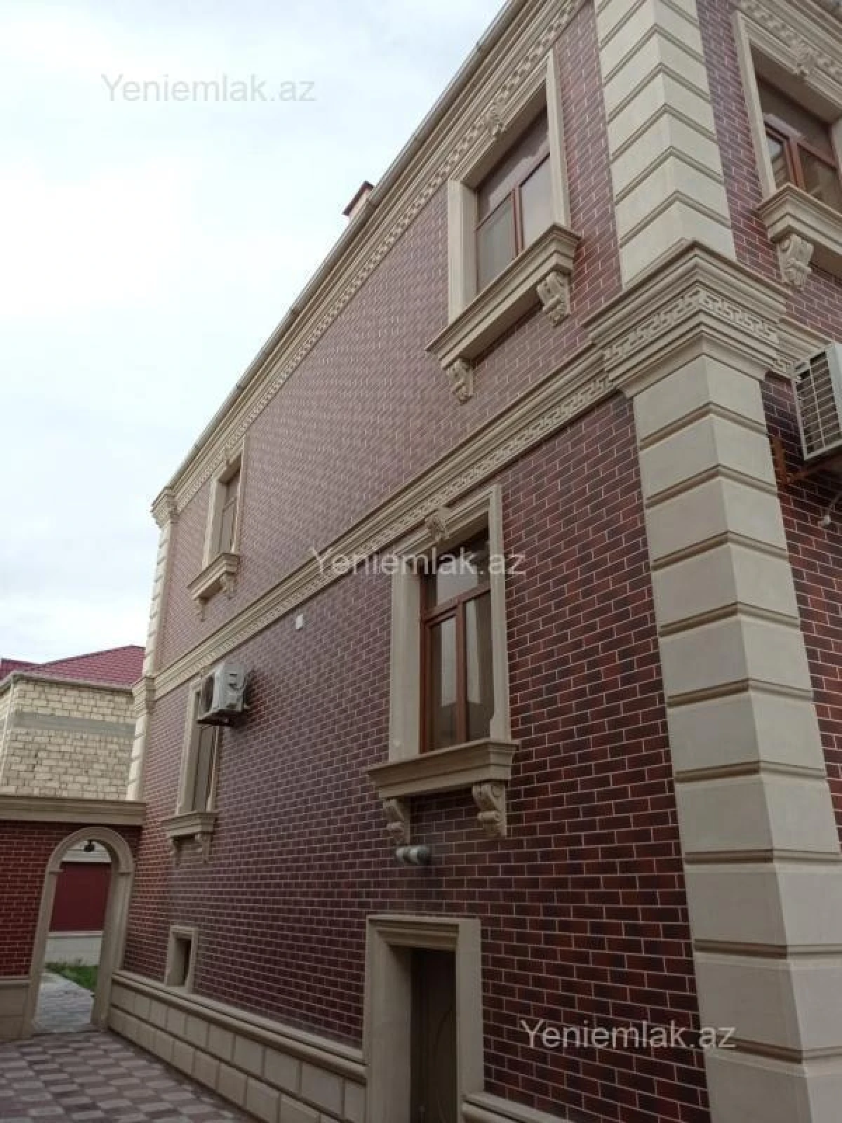 Satılır 5 otaqlı həyət evi 250 m²