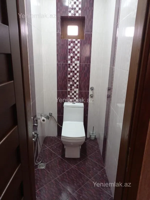 Satılır 5 otaqlı həyət evi 250 m²