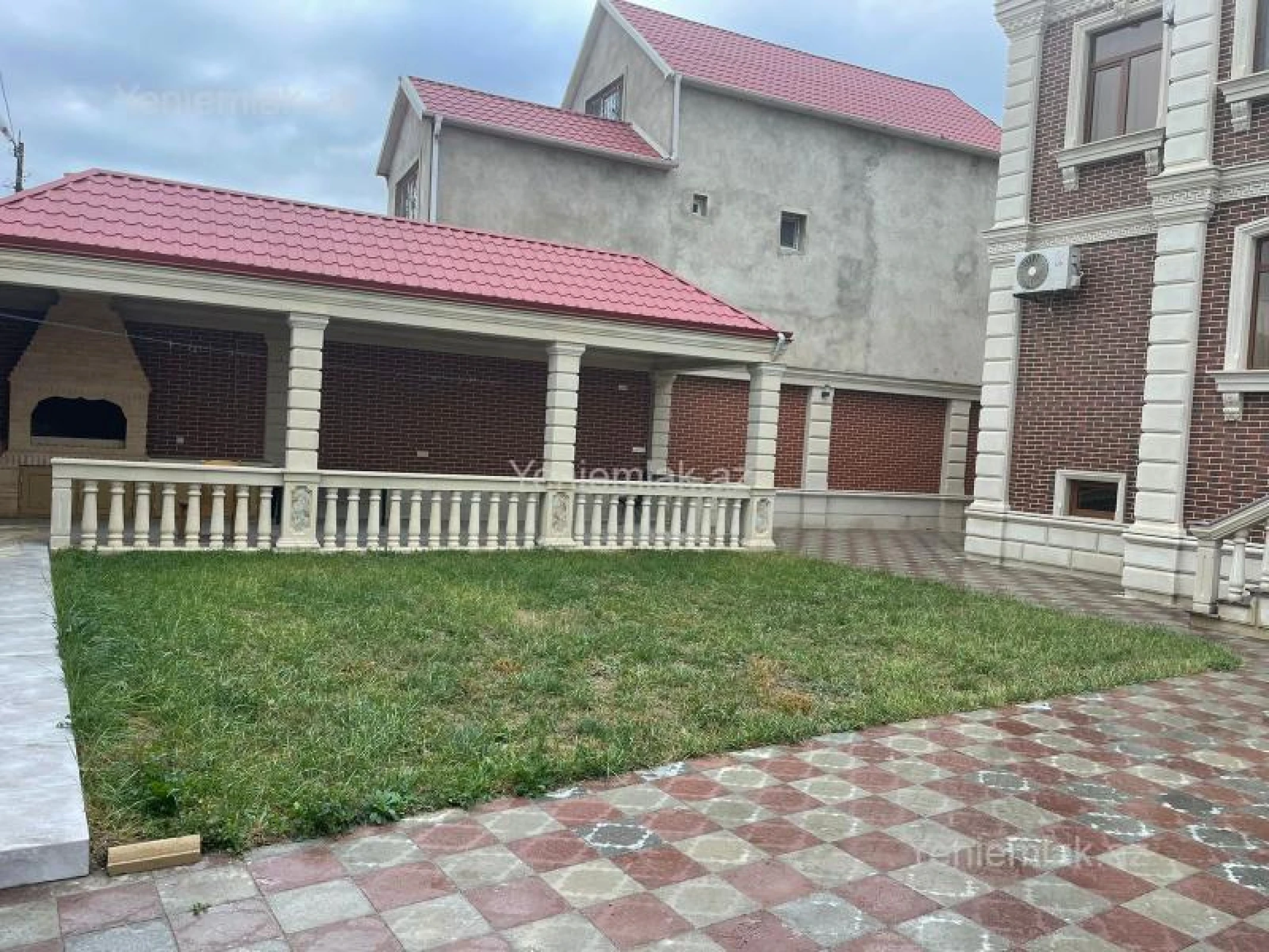 Satılır 5 otaqlı həyət evi 250 m²