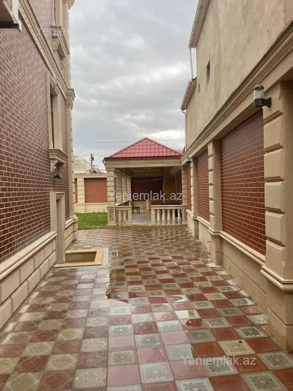 Satılır 5 otaqlı həyət evi 250 m²