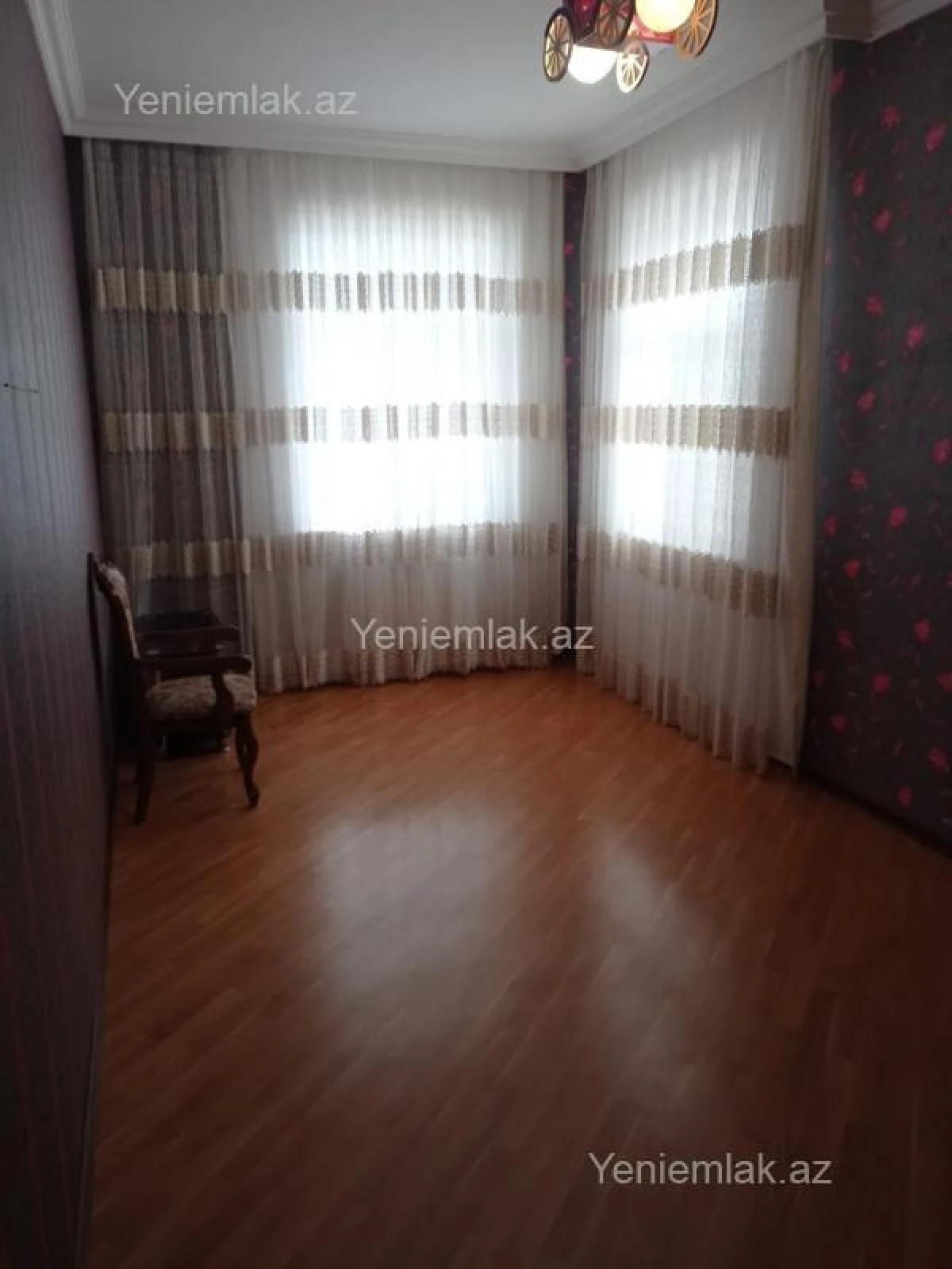 Satılır 5 otaqlı həyət evi 250 m²