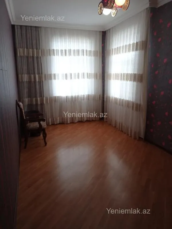 Satılır 5 otaqlı həyət evi 250 m²