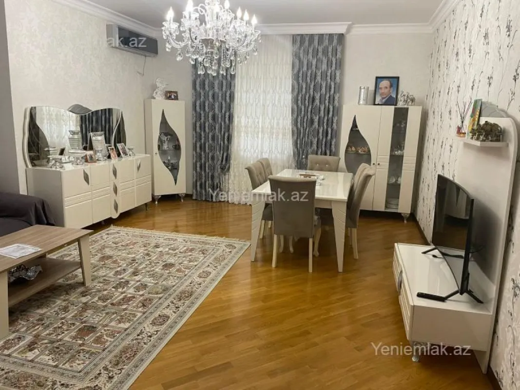 Satılır 5 otaqlı həyət evi 250 m²