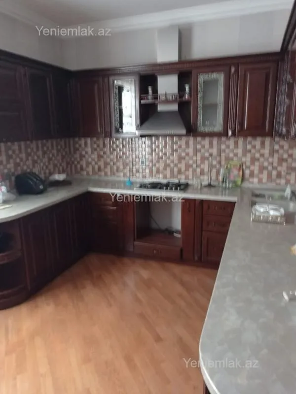 Satılır 5 otaqlı həyət evi 250 m²