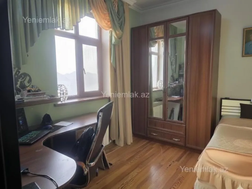Satılır 6 otaqlı həyət evi 225 m²