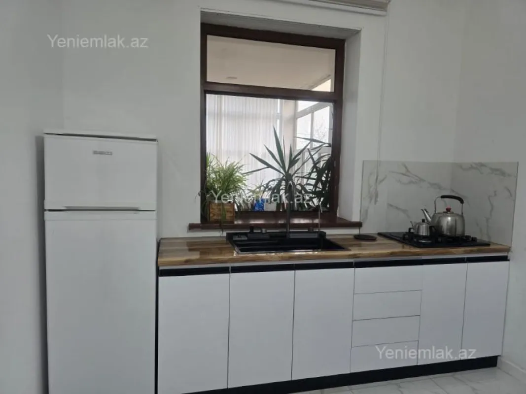 Satılır 6 otaqlı həyət evi 225 m²