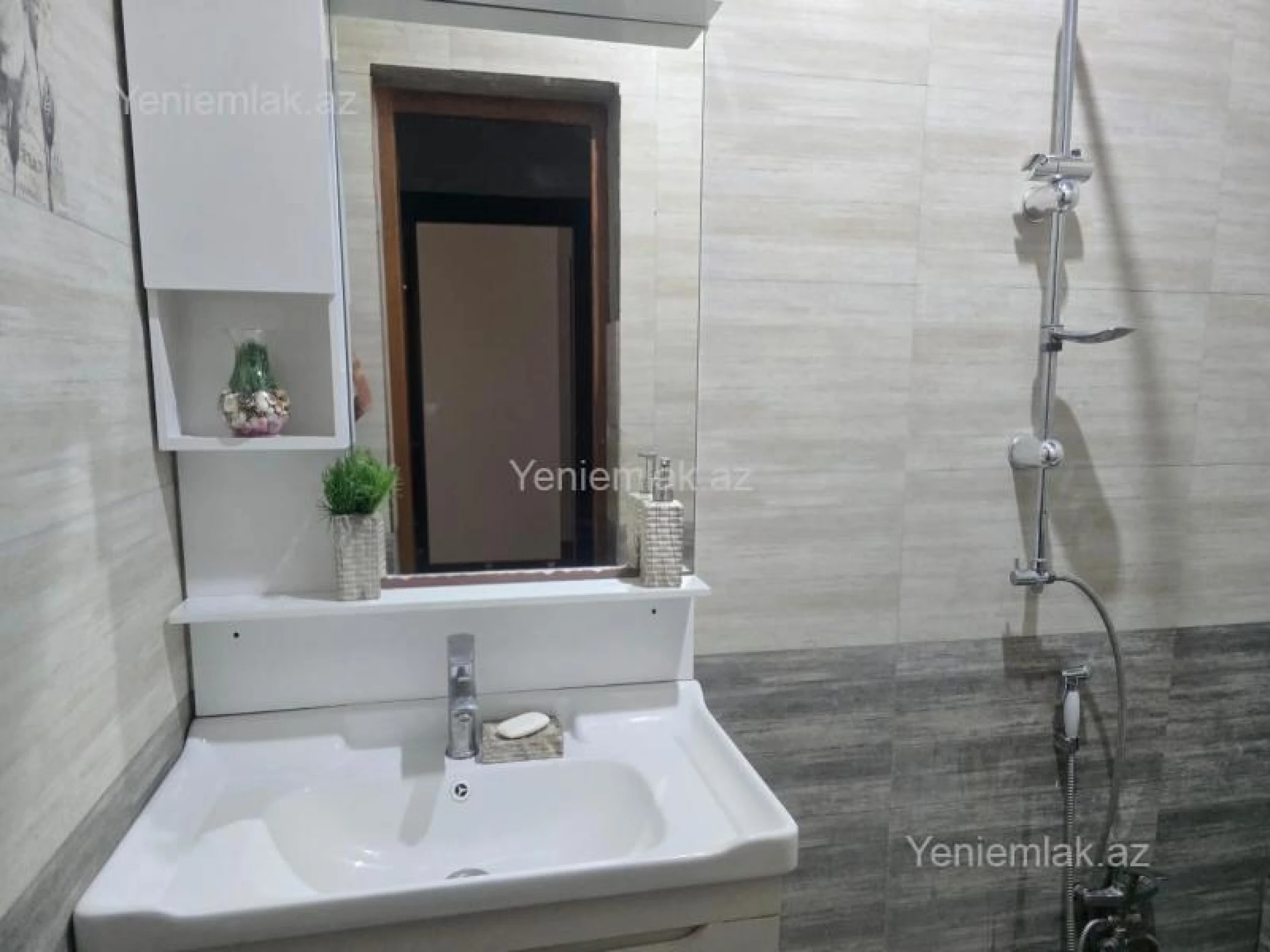 Satılır 6 otaqlı həyət evi 225 m²