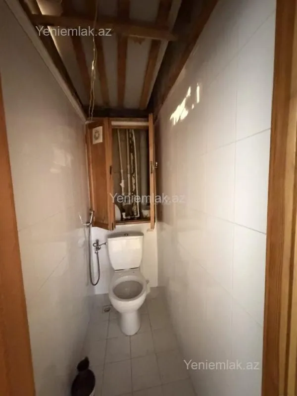 Satılır 2 otaqlı köhnə tikili 65 m²