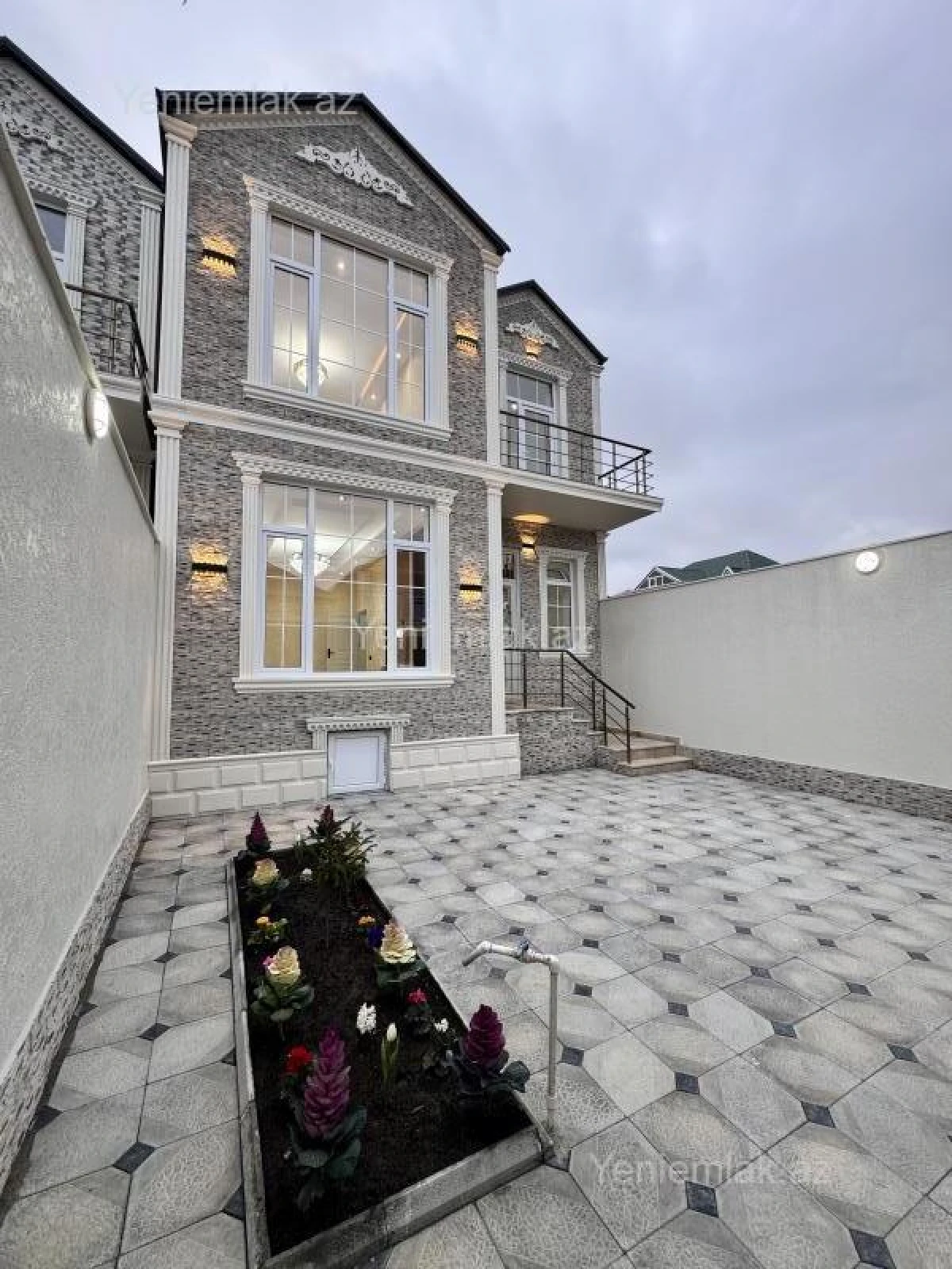 Satılır 5 otaqlı həyət evi 140 m²