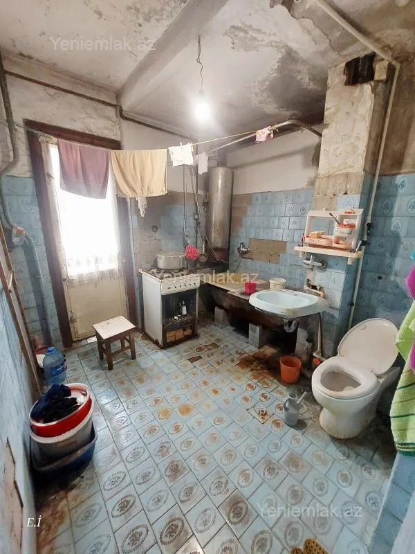 Satılır 3 otaqlı köhnə tikili 70 m²
