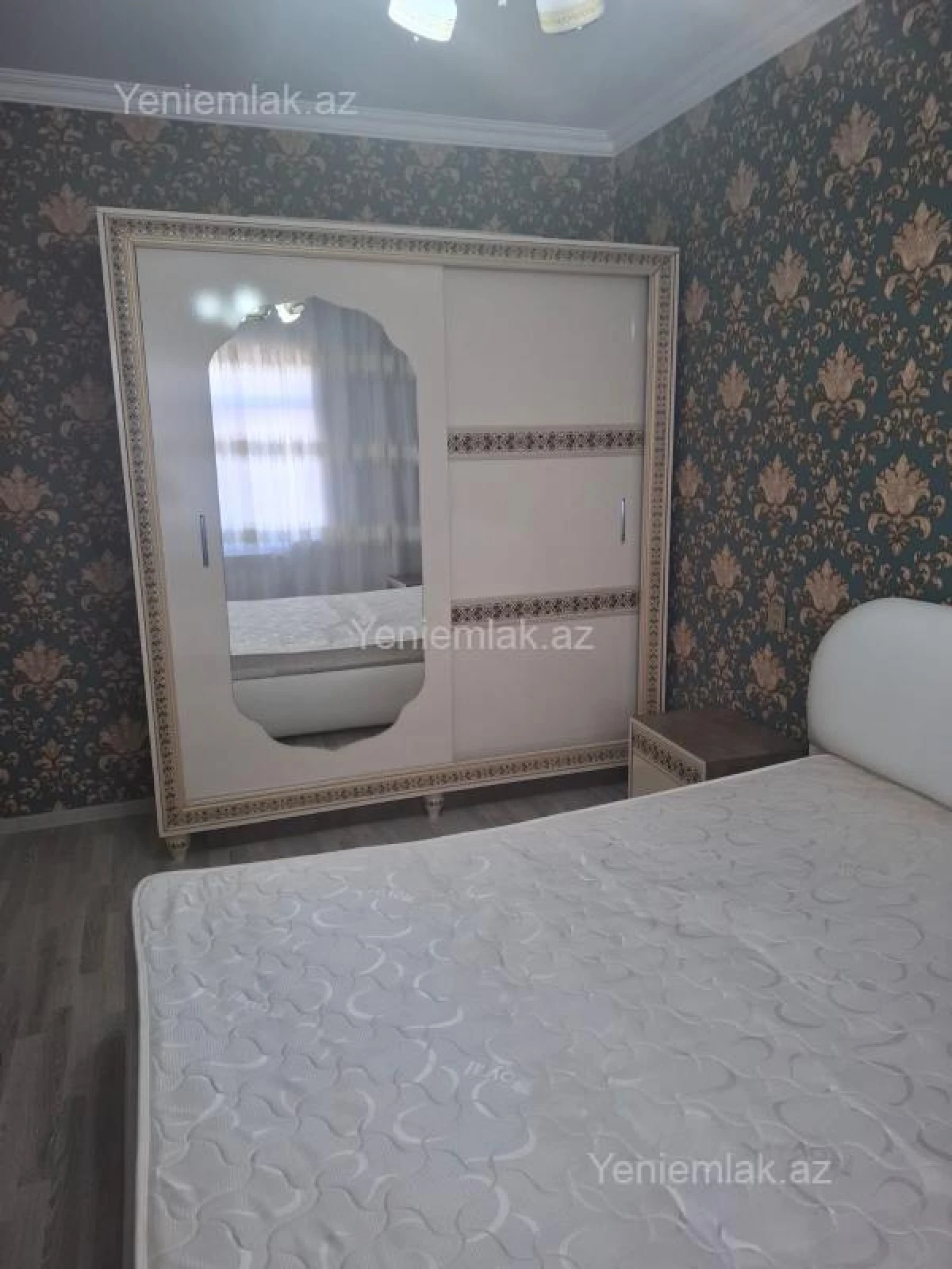 Satılır 4 otaqlı köhnə tikili 93 m²