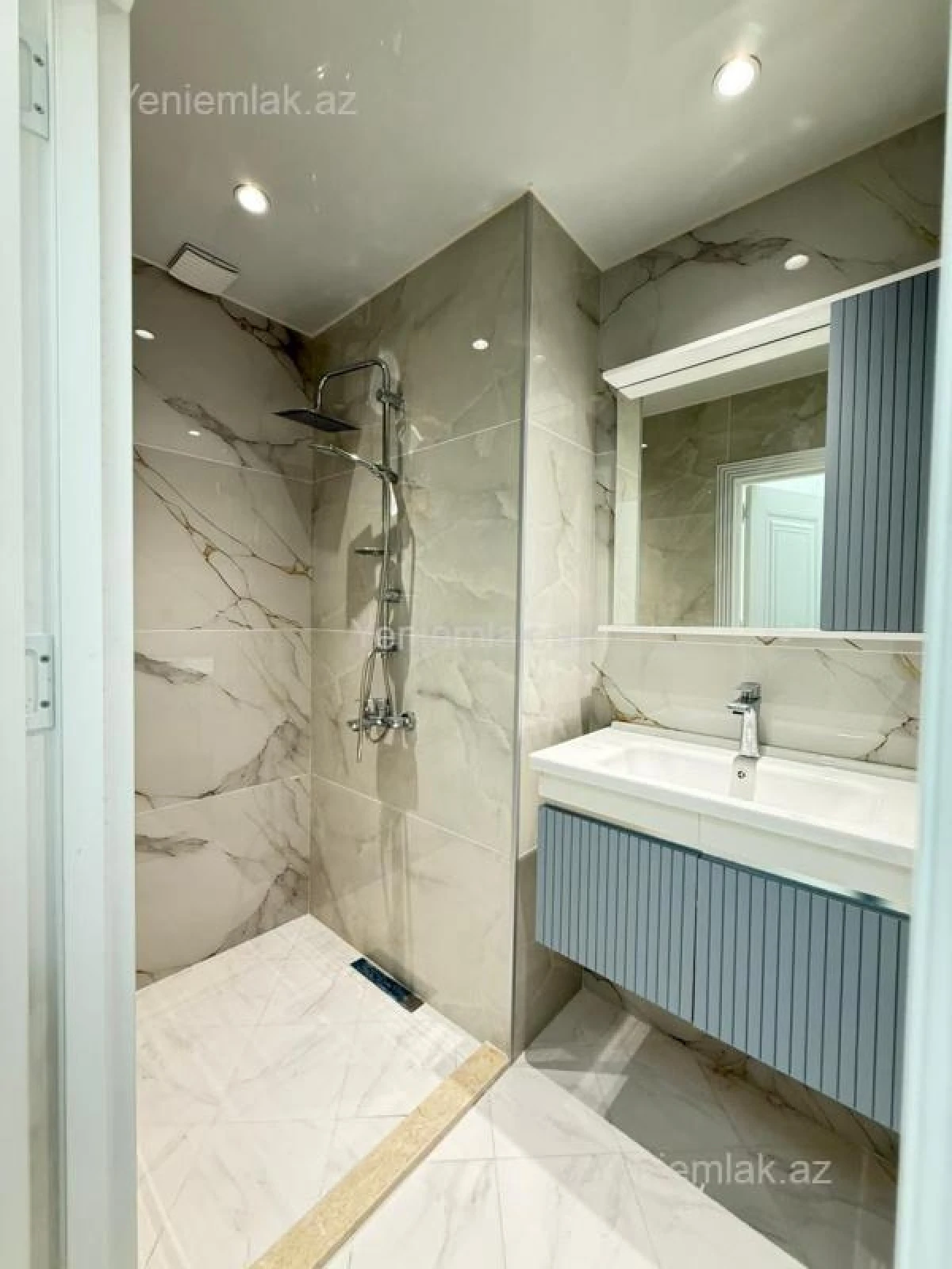 Satılır 3 otaqlı yeni tikili 90 m²