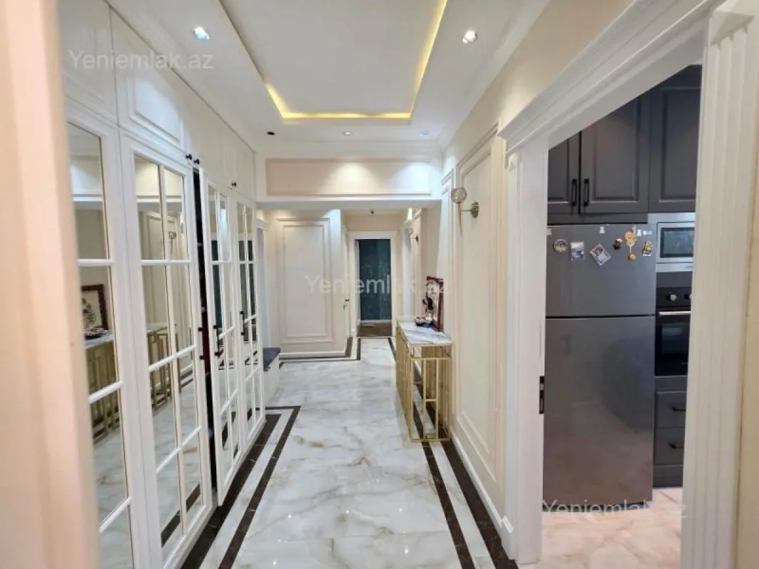 Satılır 3 otaqlı yeni tikili 128 m²