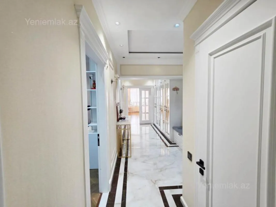 Satılır 3 otaqlı yeni tikili 128 m²